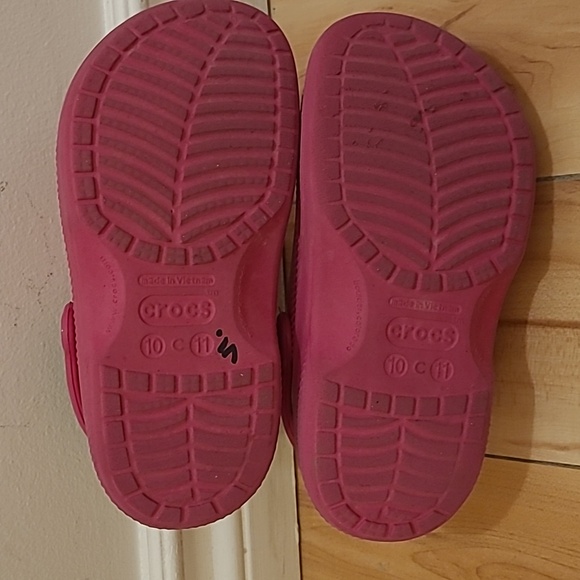 Toddler size 10 pink lined Crocs - Picture 5 of 6